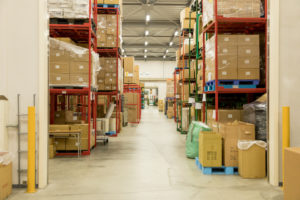 倉庫の契約時の注意点と倉庫業法を解説