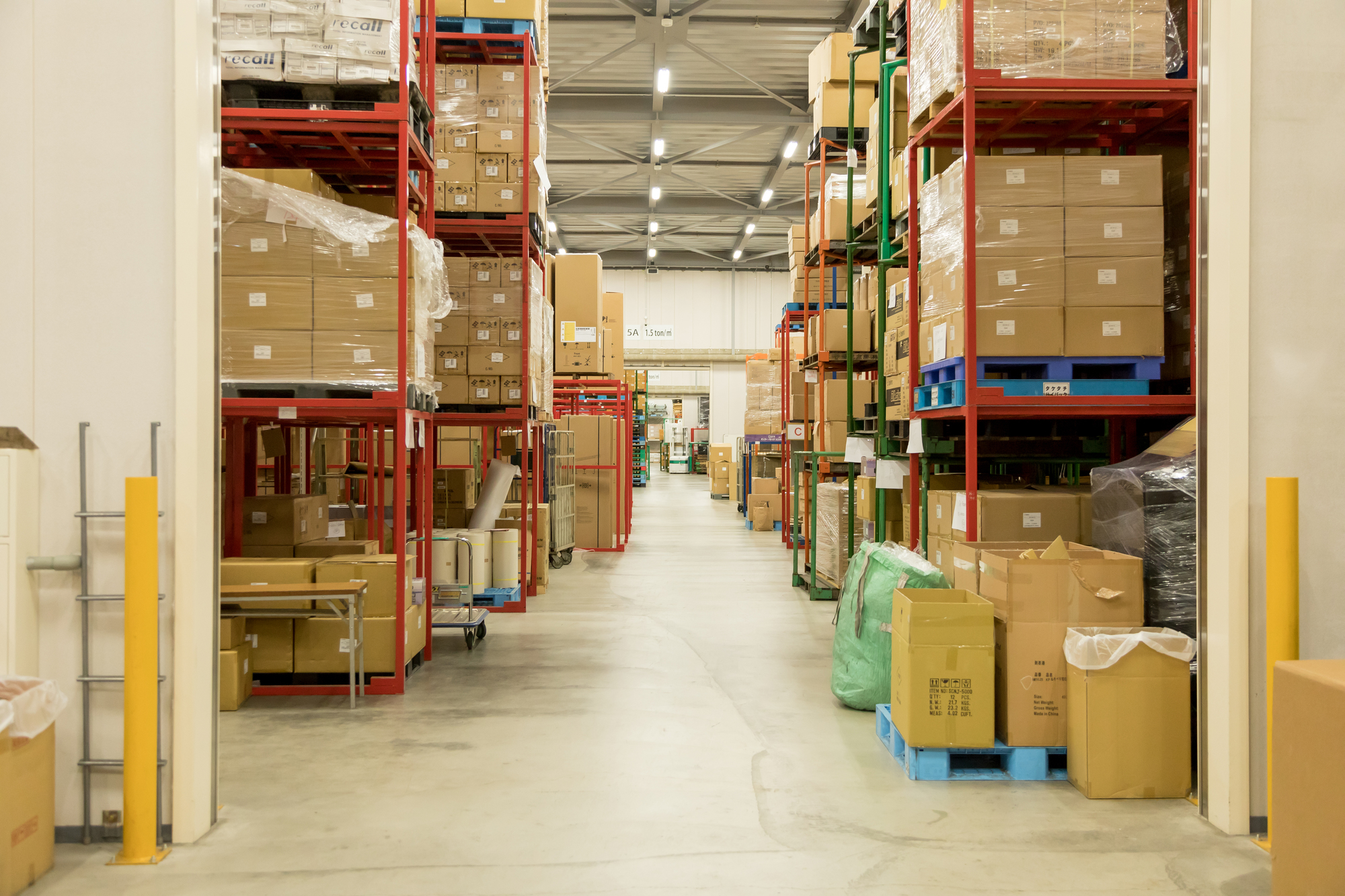 倉庫の契約時の注意点と倉庫業法を解説