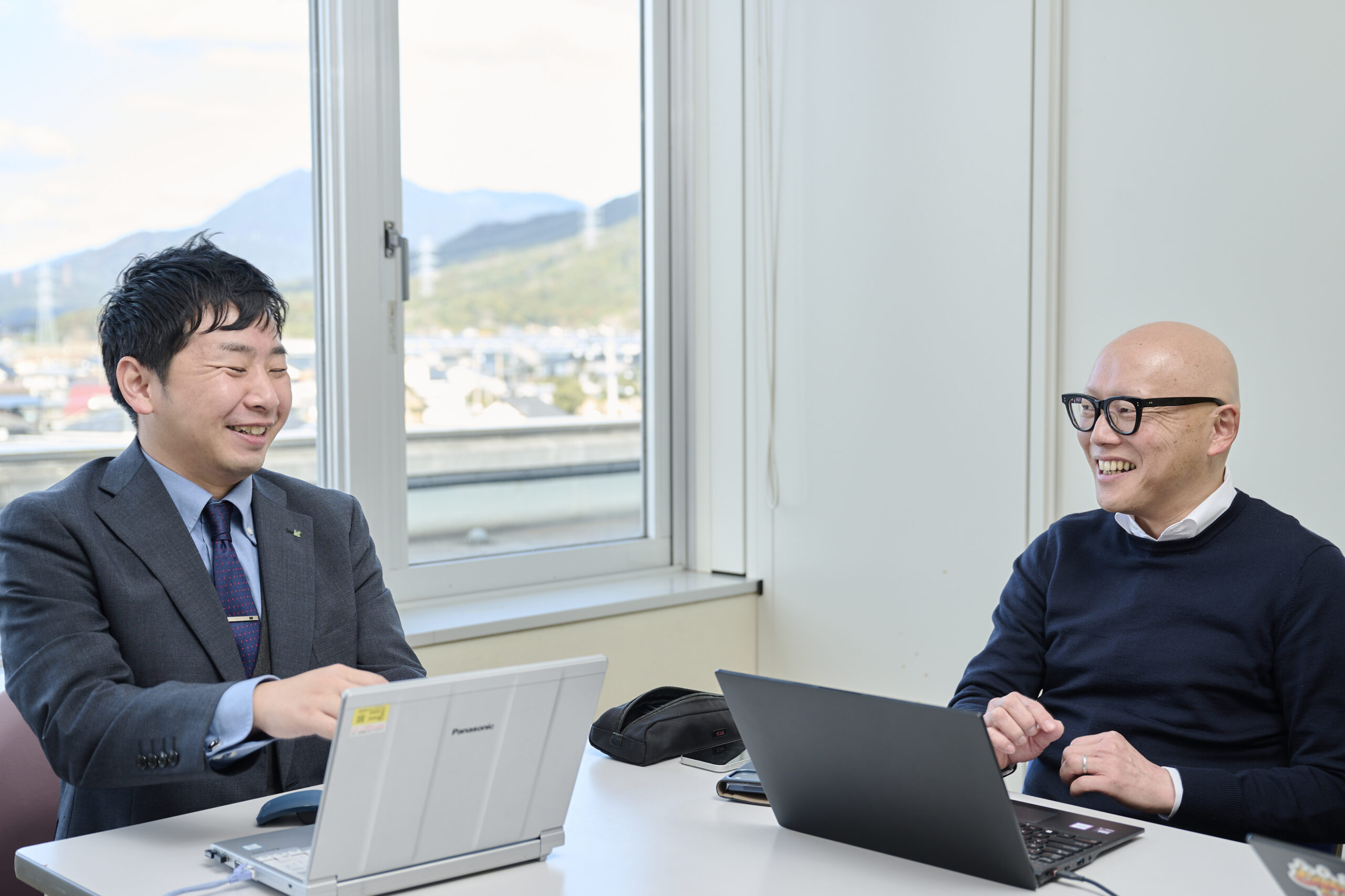 キシヤ 林様(左)とAPT側のプロジェクト責任者 島田(右)