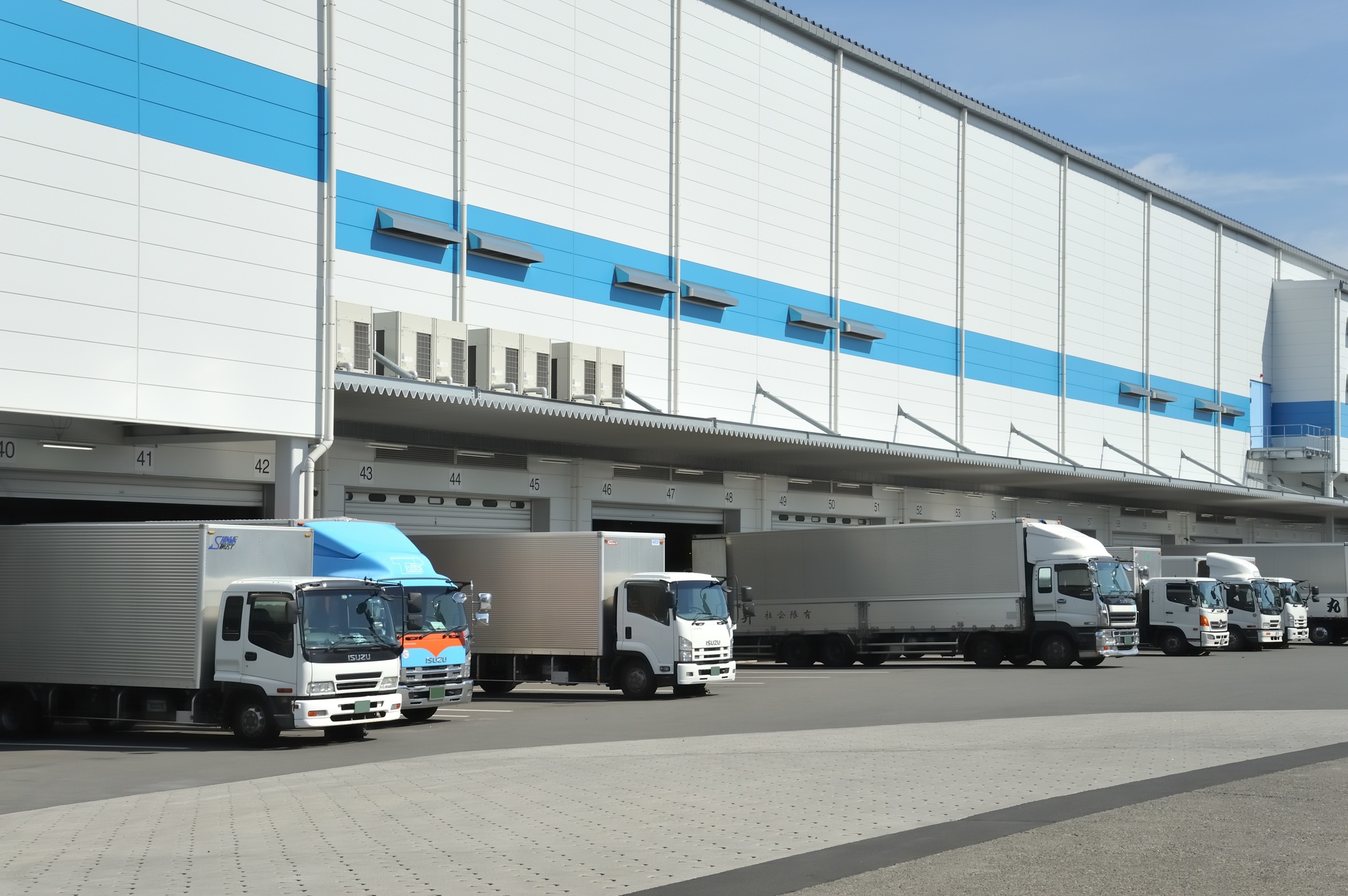 物流業界における人材不足の要因と効果的な対策方法を解説