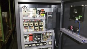 自動倉庫のインバーター故障｜判断基準と交換費用